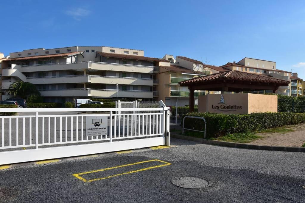 Les Goelettes - Appartement En Rdc Avec Acces Direct A La Plage แซงต์-ซีเปรียง ภายนอก รูปภาพ